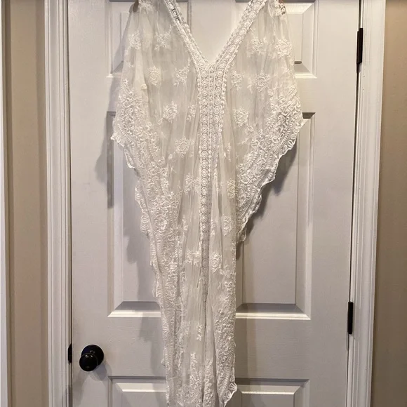 Elegant White Lace Kimono - Picture 9 of 9